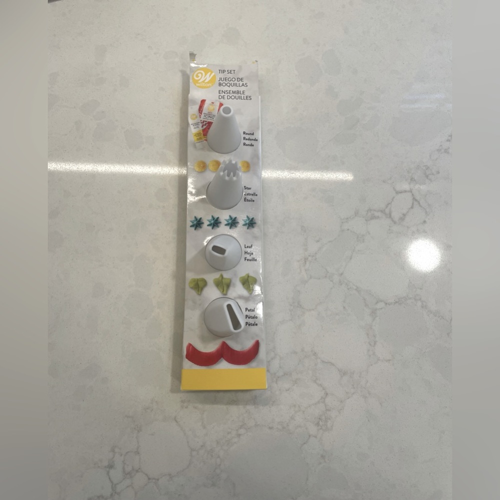 Wilton Decorating Plastic Tip Set‎ NWT